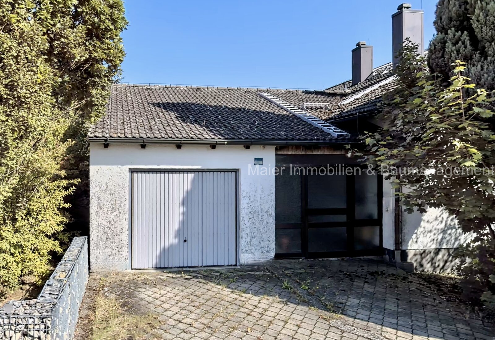 Einfahrt & Garage Einfahrt & Garage