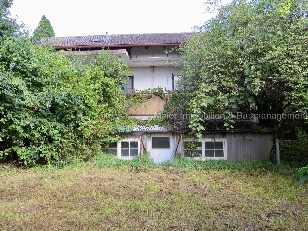Garten mit Blick aufs alt Haus