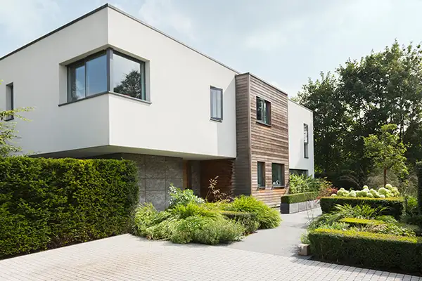 Haus mit Fensterfront